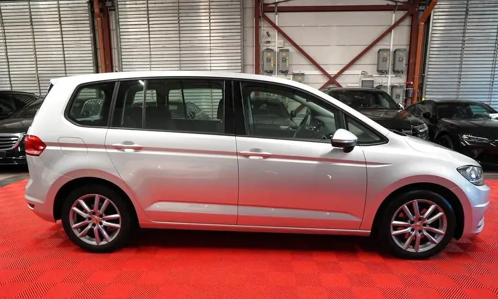 Gebraucht VW Touran 110 PS (80 kW) 2017 Silber Van / Kleinbus