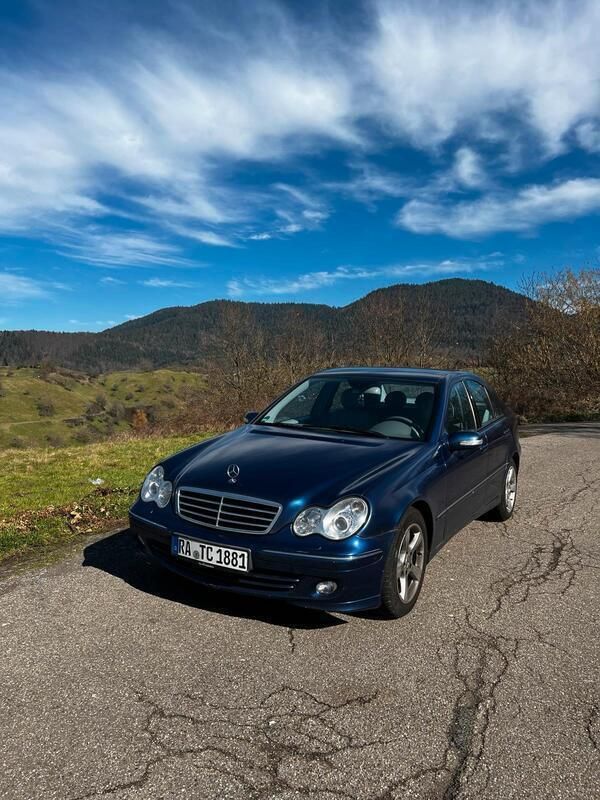 Blau Gebraucht 2006 Mercedes C220 Limousine | 3.290 € (Fairer Preis) - Bild 1/4