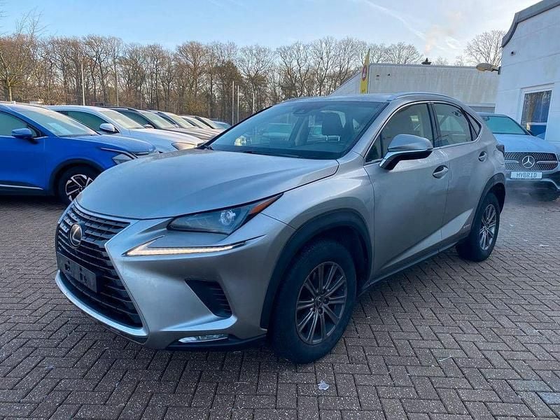 Grau (metallic) Gebraucht 2020 Lexus NX300h SUV | 23.681 € (Fairer Preis) - Bild 1/4