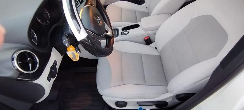 Gebraucht Mercedes B180 109 PS (80 kW) 2012 Weiß Van / Kleinbus