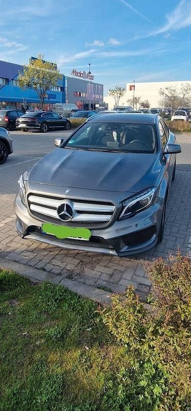 Gebraucht Mercedes GLA180 122 PS (89 kW) 2017 Grau SUV