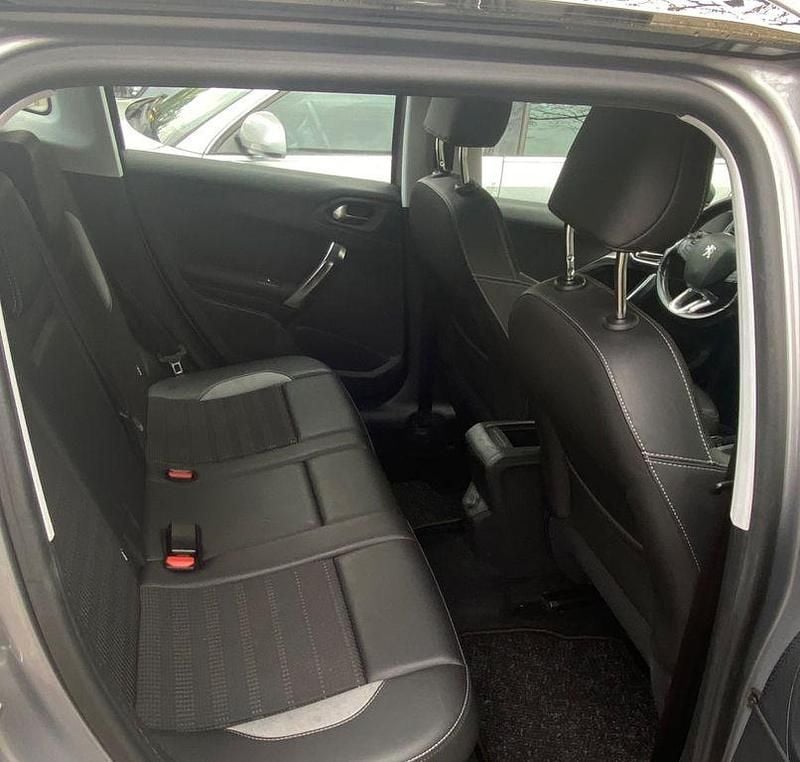 Gebraucht Peugeot 2008 Allure 110 PS (80 kW) 2017 Grau SUV