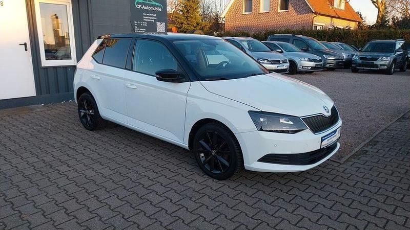 Gebraucht Skoda Fabia Ambition 90 PS (66 kW) 2015 Weiß Limousine