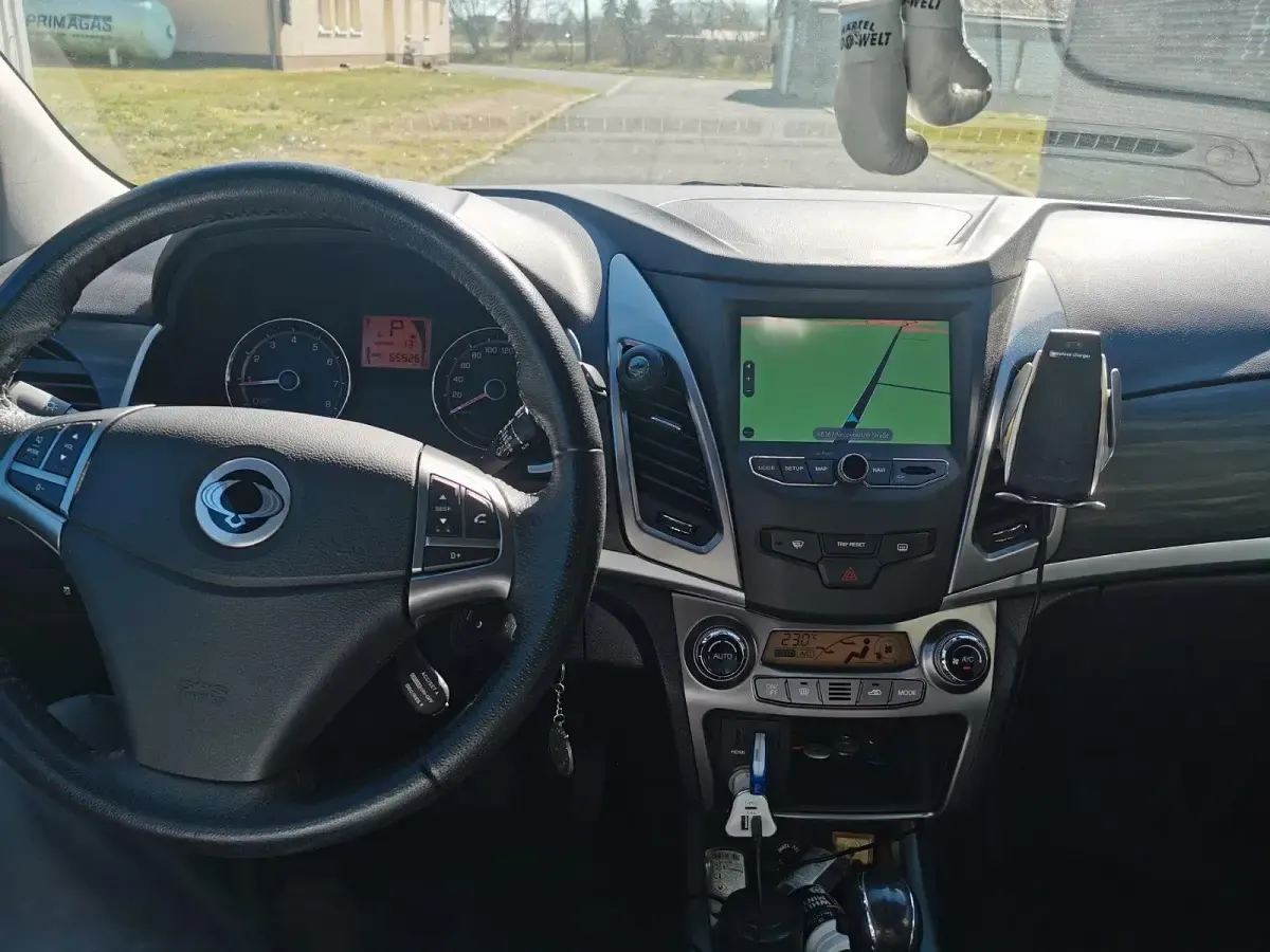 Gebraucht SsangYong Korando 150 PS (110 kW) 2016 Blau SUV