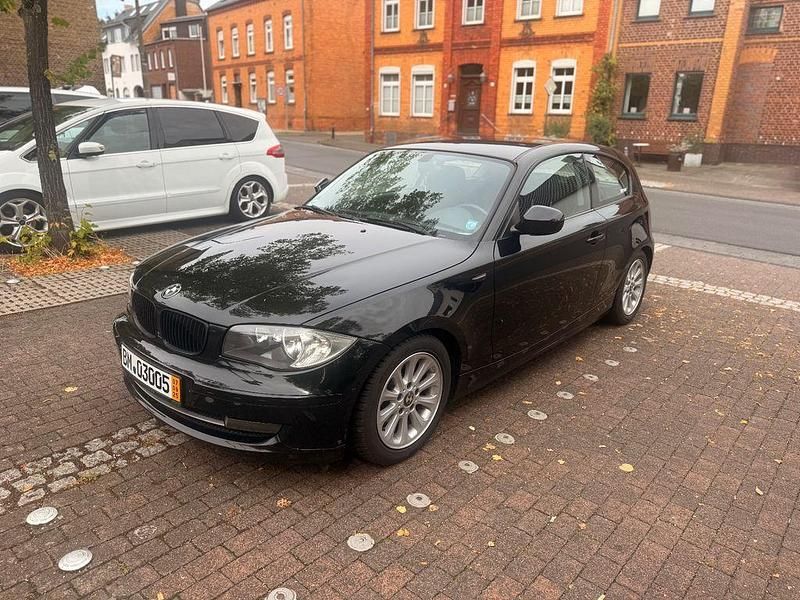 Schwarz Gebraucht 2010 BMW 116 Kleinwagen | 1.600 € (Superpreis) - Bild 1/4