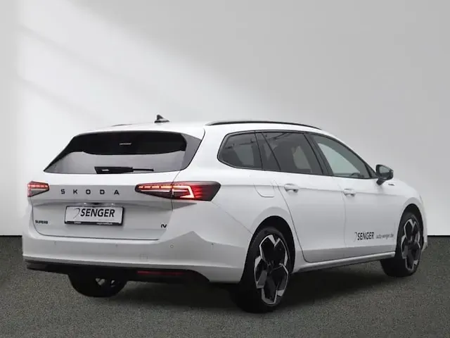 Gebraucht Skoda Superb SportLine 204 PS (150 kW) 2025 Weiss Kombi