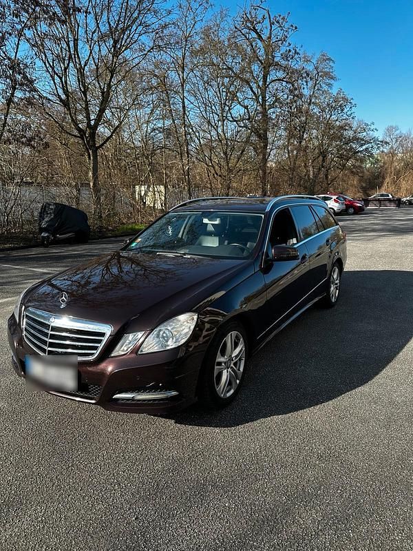 Gebraucht Mercedes E200 136 PS (100 kW) 2012 Braun Kombi