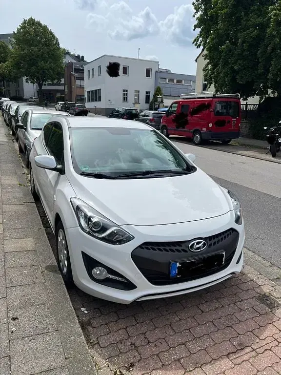 Gebraucht Hyundai i30 Classic 99 PS (72 kW) 2012 Weiß Limousine