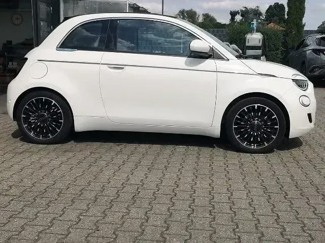 Gebraucht Fiat 500e La Prima 86 kW (118 PS) 2023 Weiß Cabrio