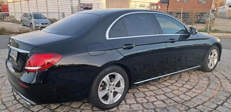 Gebraucht Mercedes E220 194 PS (142 kW) 2016 Schwarz Limousine
