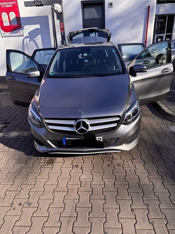 Gebraucht Mercedes B180 109 PS (80 kW) 2018 Grau Van / Kleinbus