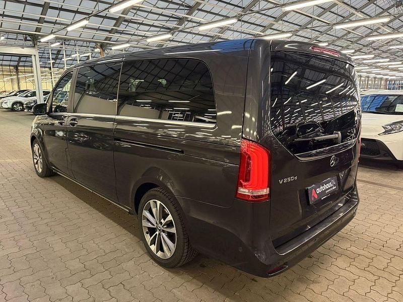 Gebraucht Mercedes V250 Avantgarde Edition 190 PS (139 kW) 2021 Grau Van / Kleinbus
