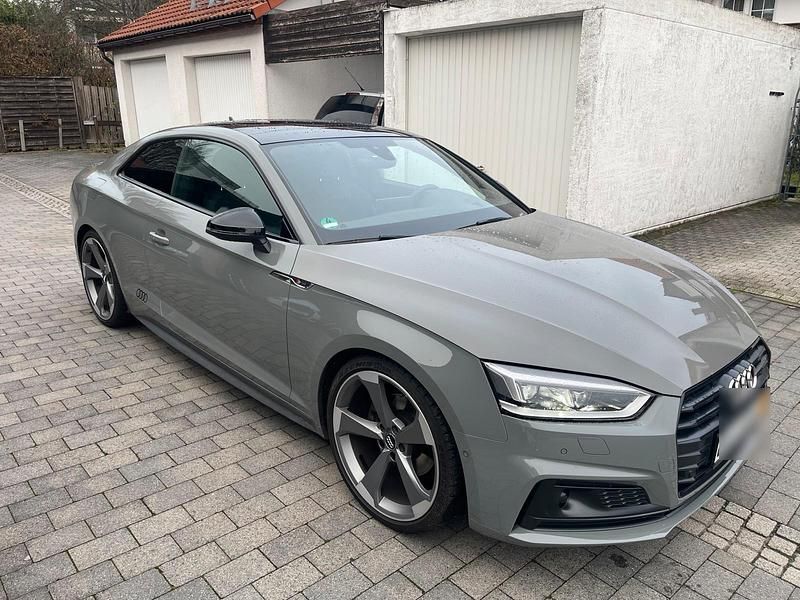Grau Gebraucht 2019 Audi A5 Ambiente Coupé | 27.500 € (Etwas zu teuer) - Bild 1/4