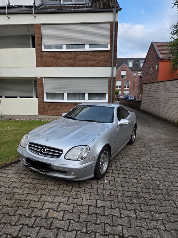 Silber Gebraucht 2002 Mercedes SLK200 Edition Cabrio | 2.000 € - Bild 1/4