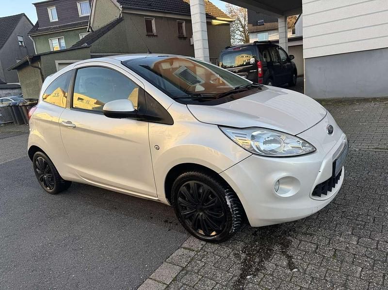 Gebraucht Ford Ka Titanium 75 PS (55 kW) 2010 Cashmereweiß Kleinwagen