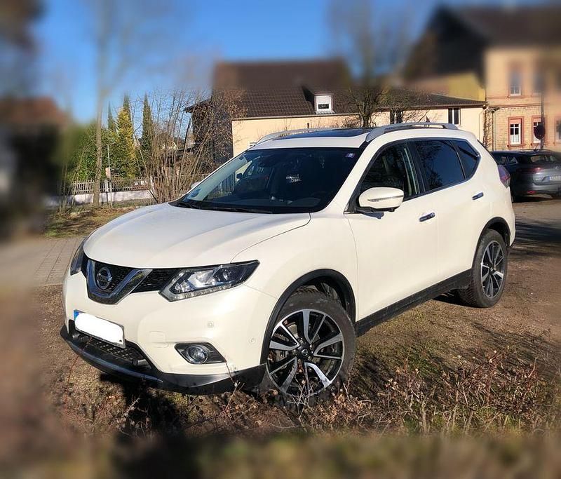 Weiß Gebraucht 2015 Nissan X-Trail Tekna SUV | 12.900 € (Fairer Preis) - Bild 1/4