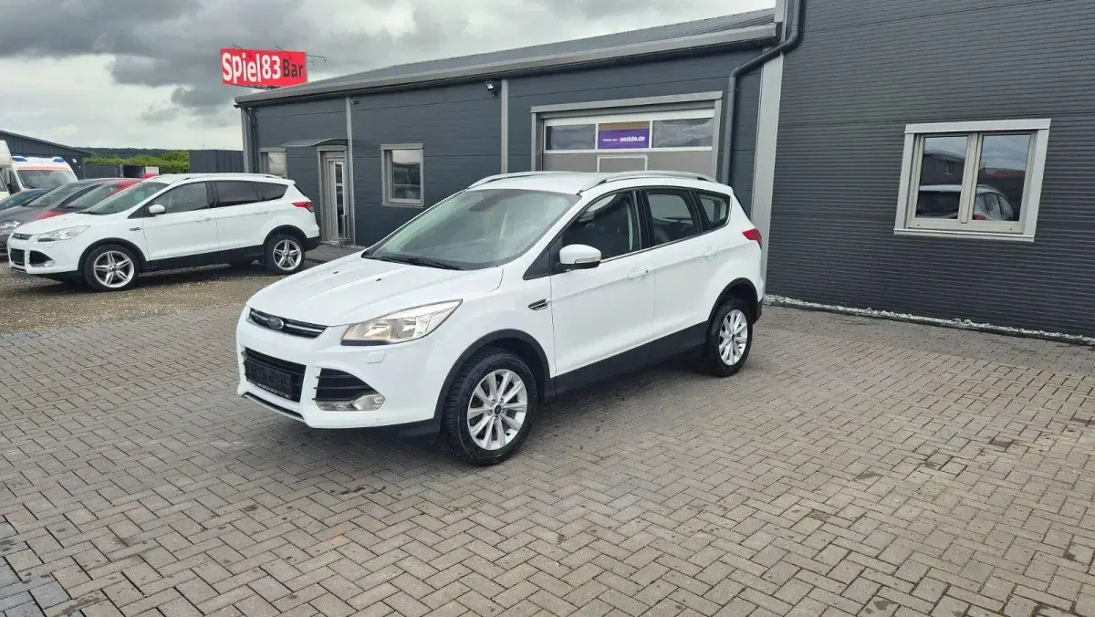 Gebraucht Ford Kuga Titanium 150 PS (110 kW) 2016 Weiß SUV