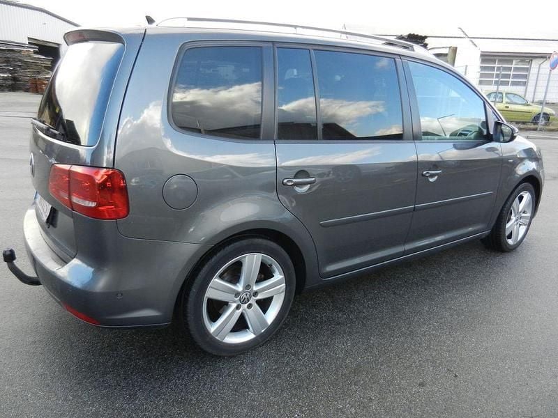 Gebraucht VW Touran Cup 105 PS (77 kW) 2014 Grau Van / Kleinbus