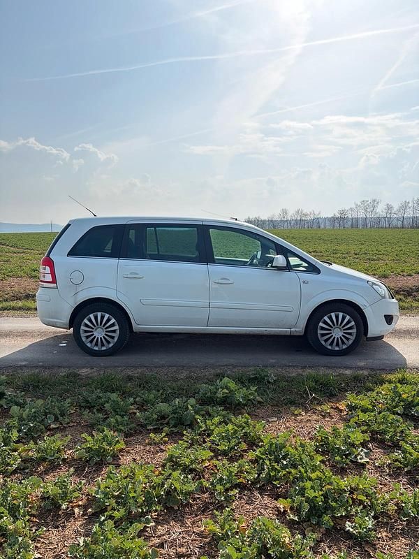 Gebraucht Opel Zafira 150 PS (110 kW) 2011 Weiß Van / Kleinbus