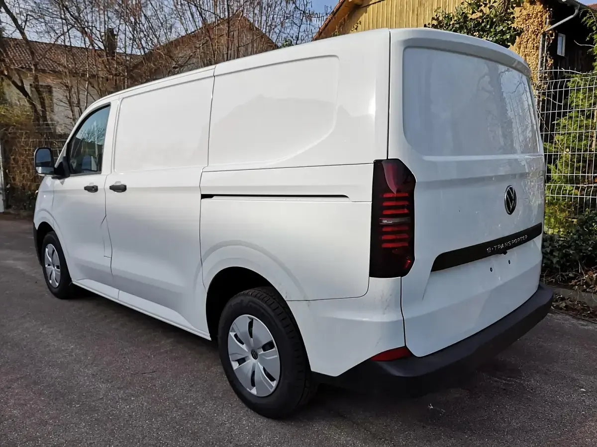 Neu VW T7 100 kW (136 PS) 2026 Clear white Van