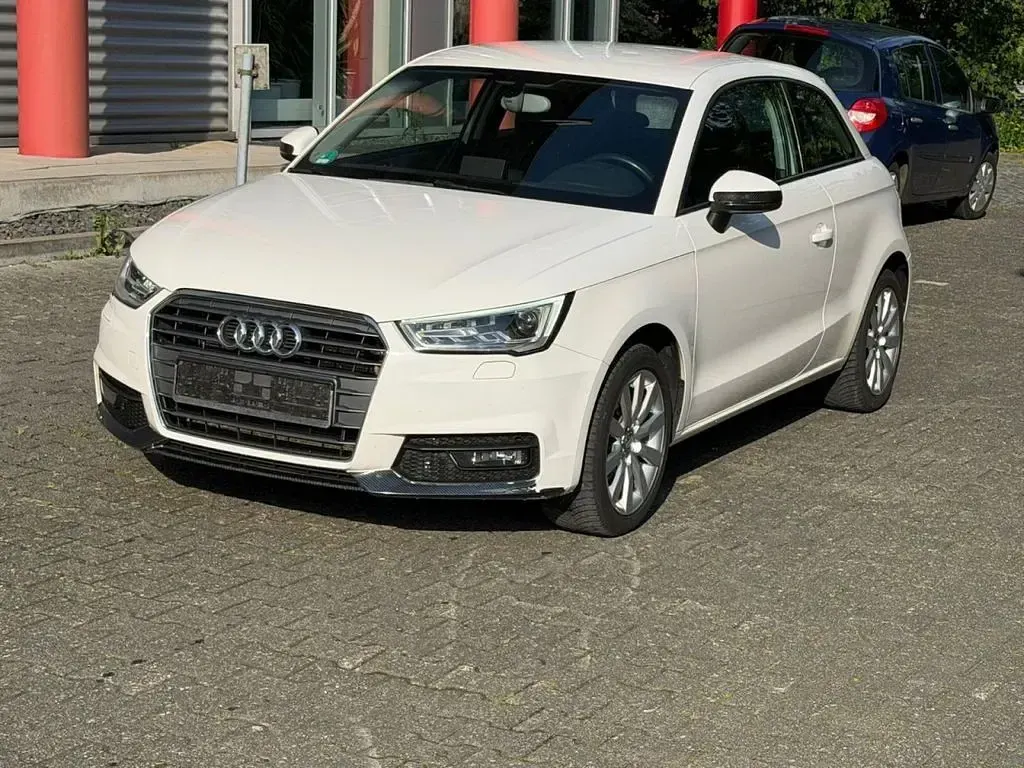 Używany Audi A1 Basis 90 KM (66 kW) 2016 Biały Hatchback