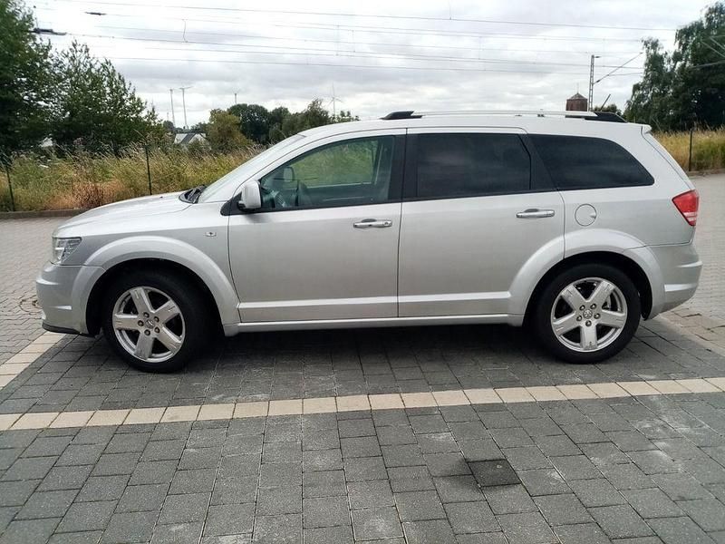 Gebraucht Dodge Journey SE 170 PS (125 kW) 2010 Silber SUV