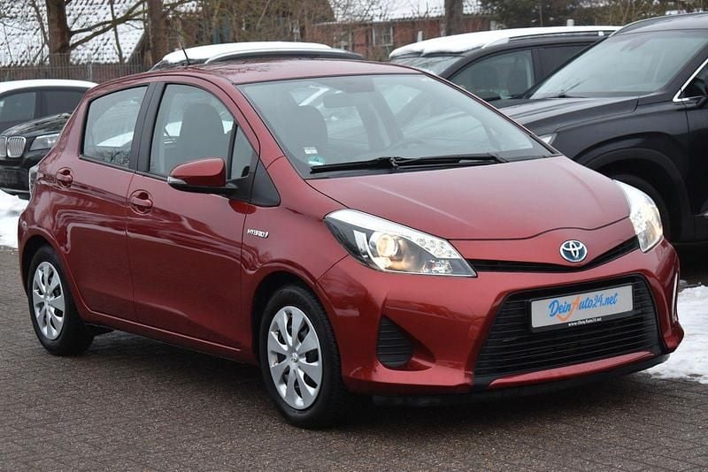 Gebraucht Toyota Yaris Hybrid Life 75 PS (55 kW) 2012 Rot Kleinwagen