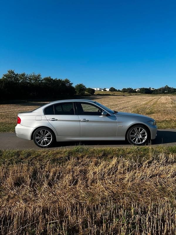 Gebraucht BMW 330 258 PS (189 kW) 2005 Silber Limousine