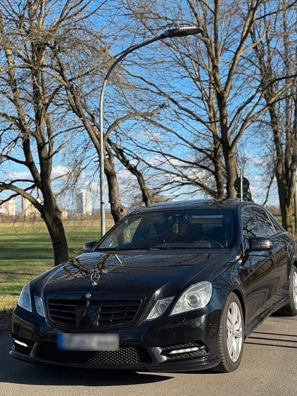Gebraucht Mercedes E350 AMG 265 PS (194 kW) 2011 Schwarz Limousine