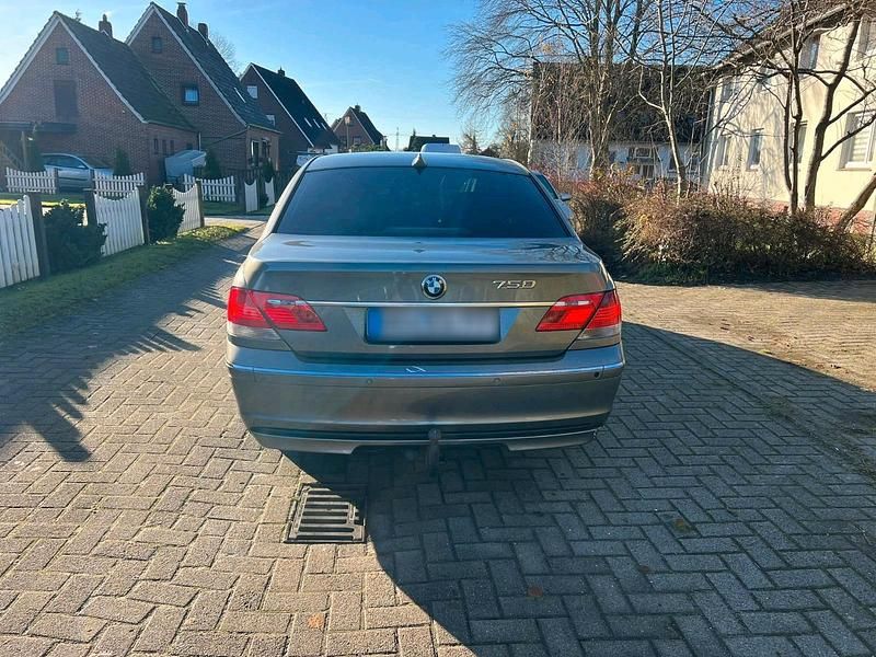 Gebraucht BMW 750 367 PS (269 kW) 2006 Grau Limousine