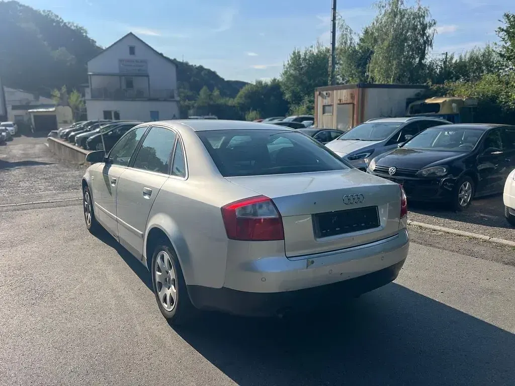 Gebraucht Audi A4 131 PS (96 kW) 2003 Silber Limousine