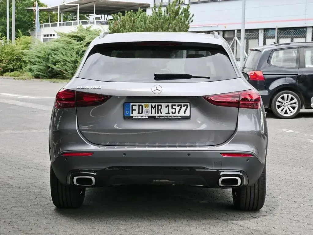 Gebraucht Mercedes GLA180 Progressive 136 PS (100 kW) 2026 Mountaingrau metallic SUV