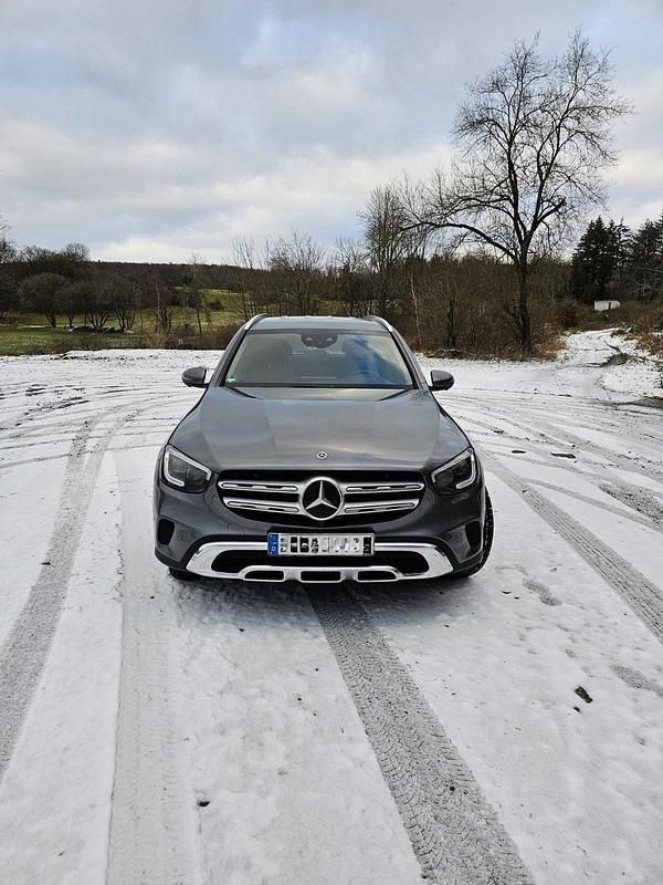 Grau Gebraucht 2019 Mercedes GLC300 SUV | 34.500 € (Superpreis) - Bild 1/4