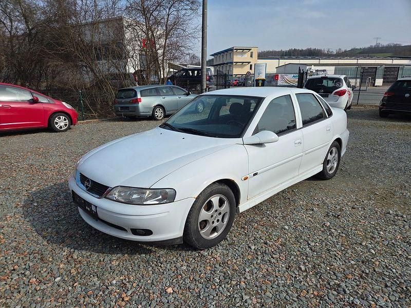 Gebraucht Opel Vectra Comfort 101 PS (74 kW) 1999 Weiß Limousine