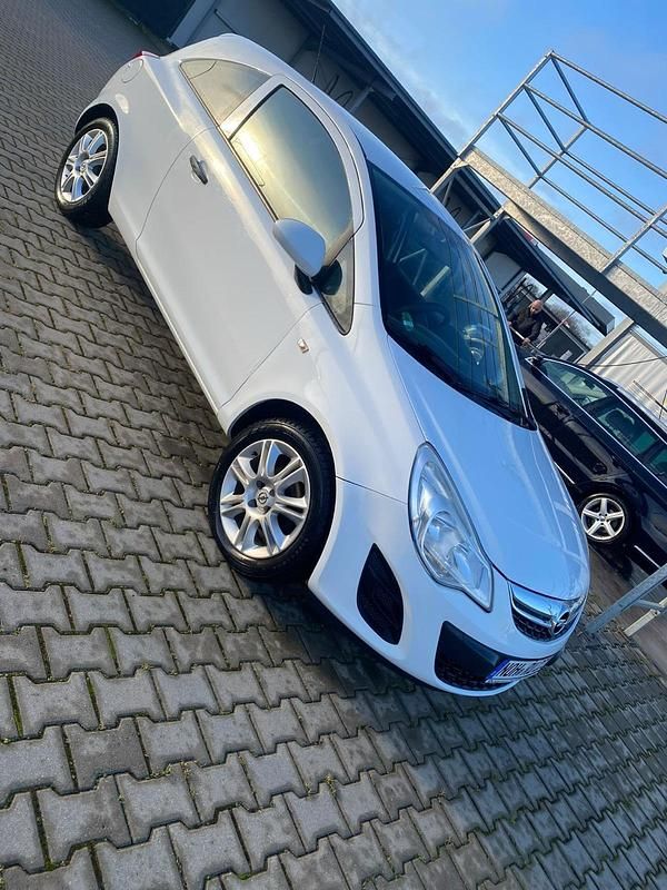 Gebraucht Opel Corsa 75 PS (55 kW) 2013 Weiß Kleinwagen