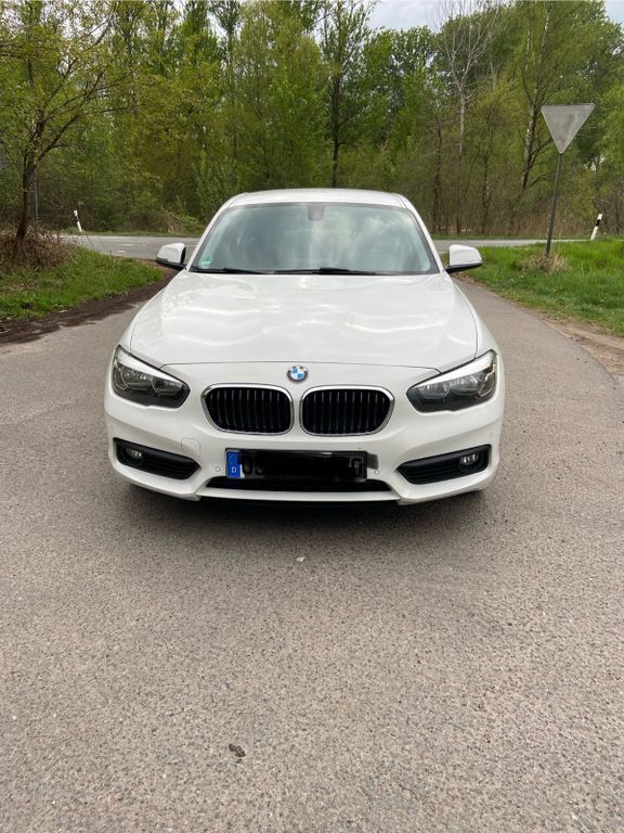 Weiß Gebraucht 2016 BMW 116 Kleinwagen | 8.950 € (Guter Preis) - Bild 1/4