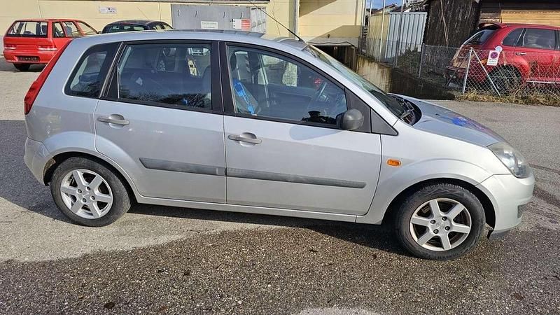 Gebraucht Ford Fiesta 60 PS (44 kW) 2007 Silber Kleinwagen