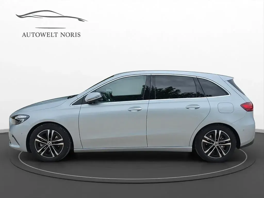 Gebraucht Mercedes B200 163 PS (119 kW) 2024 Silber Kleinwagen