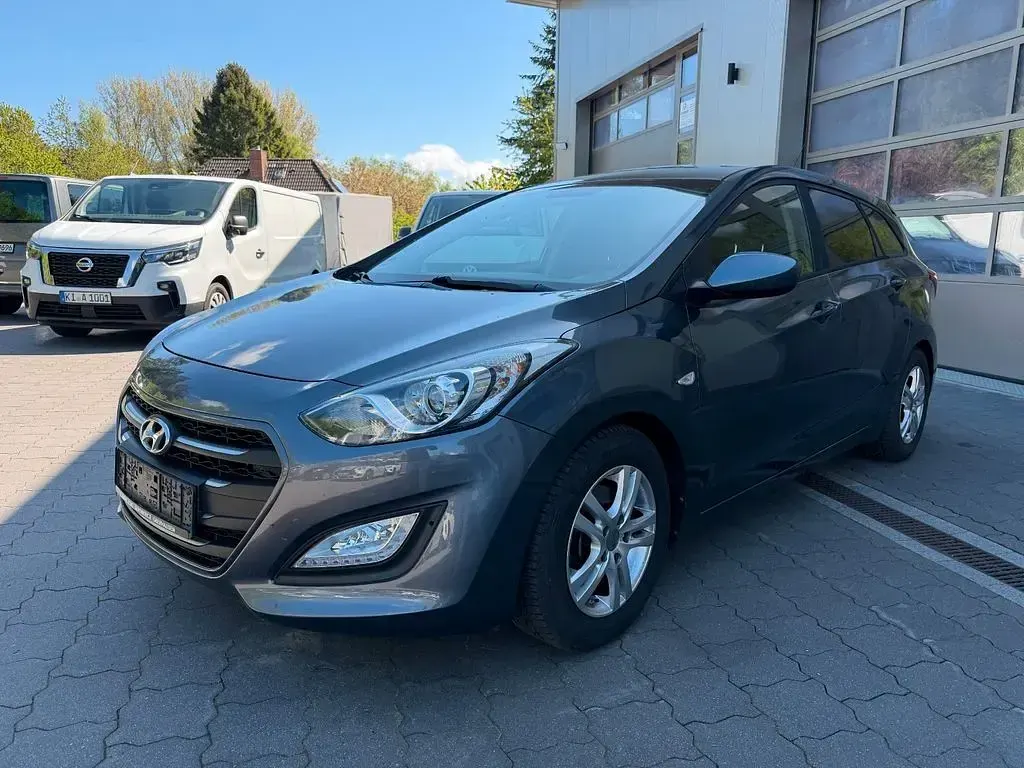 Gebraucht Hyundai i30 Trend 135 PS (99 kW) 2017 Grau metallic Kombi
