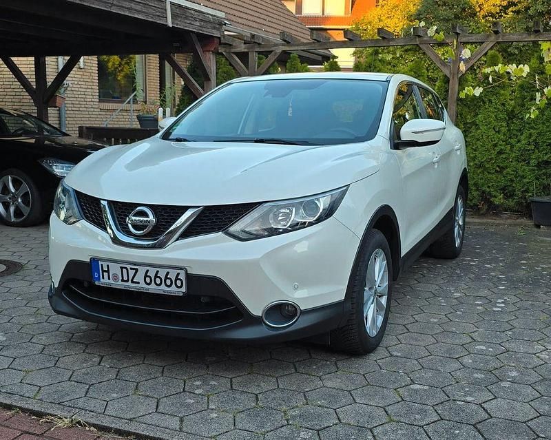 Weiß Gebraucht 2014 Nissan Qashqai SUV | 11.990 € (Etwas zu teuer) - Bild 1/4