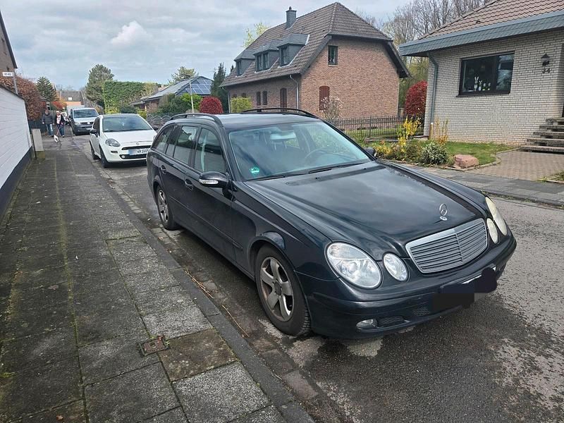 Gebraucht Mercedes E220 150 PS (110 kW) 2005 Schwarz Kombi
