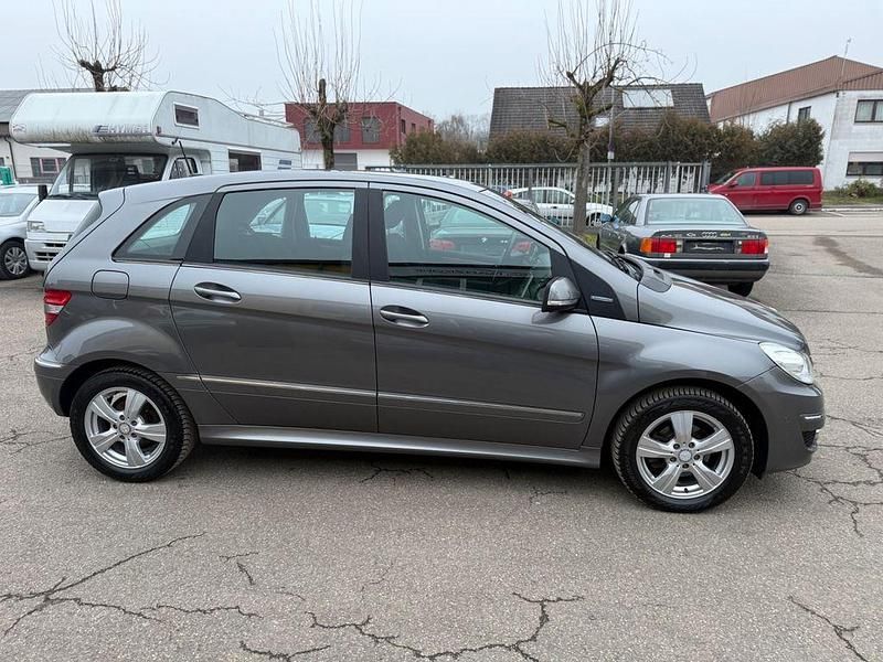 Gebraucht Mercedes B160 95 PS (69 kW) 2010 Grau Van / Kleinbus