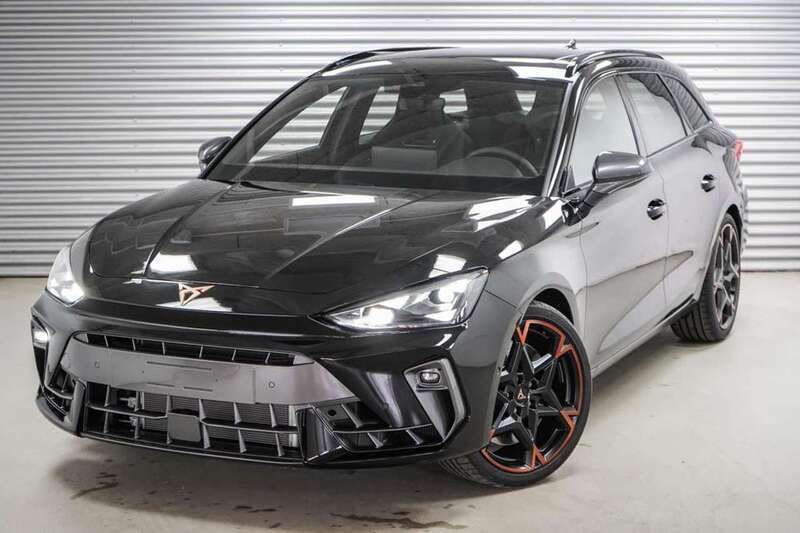 Nachtschwarz metallic (0e) Neu 2025 Cupra Leon VZ Kombi | 42.990 € (Fairer Preis) - Bild 1/4