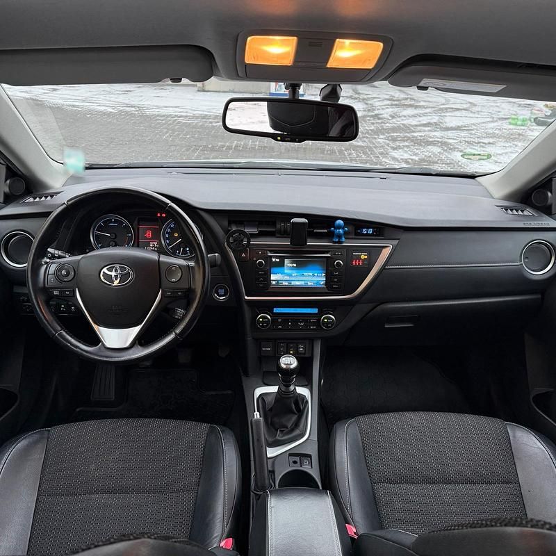 Gebraucht Toyota Auris 124 PS (91 kW) 2015 Grün Limousine