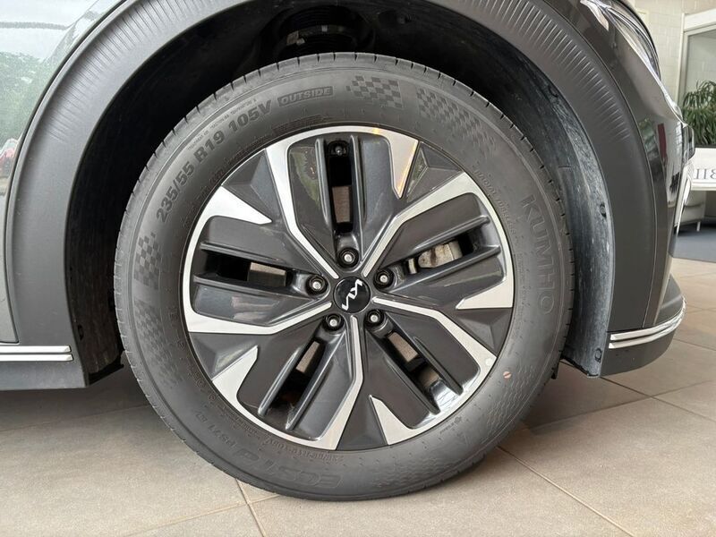 Gebraucht Kia EV6 Basis 125 kW (170 PS) 2023 Grau SUV
