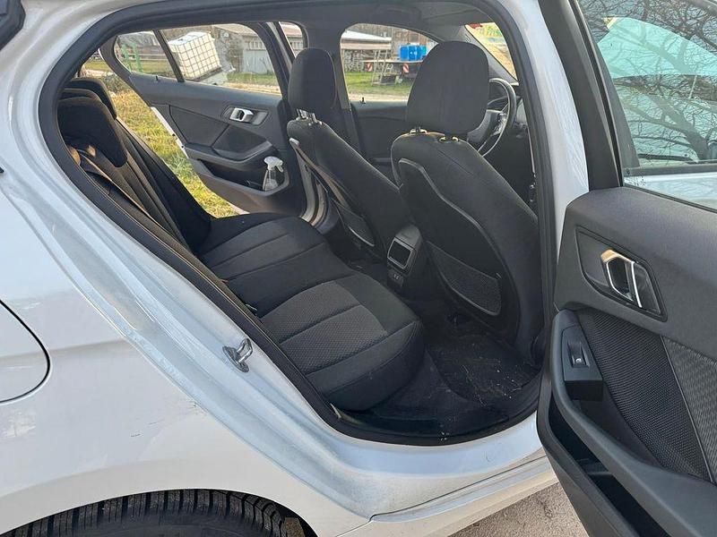 Gebraucht BMW 118 Advantage 136 PS (100 kW) 2021 Weiß Kleinwagen