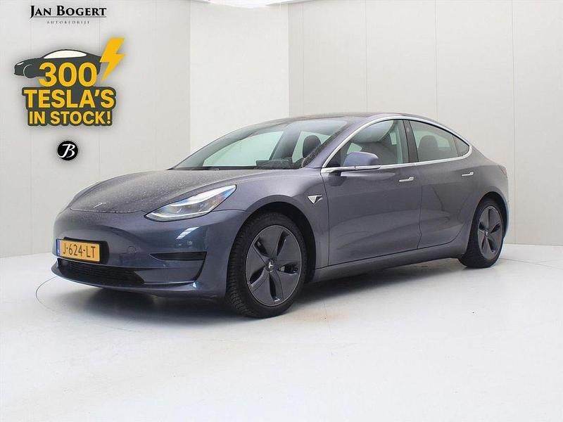 Grau Gebraucht 2020 Tesla Model 3 Standard Range Limousine | 19.400 € (Fairer Preis) - Bild 1/4
