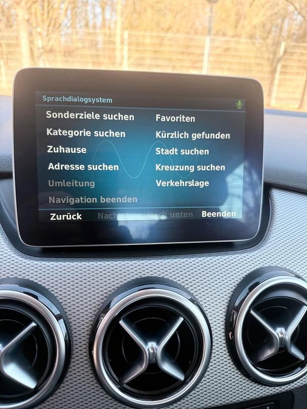 Gebraucht Mercedes B200 136 PS (100 kW) 2017 Silber Van / Kleinbus