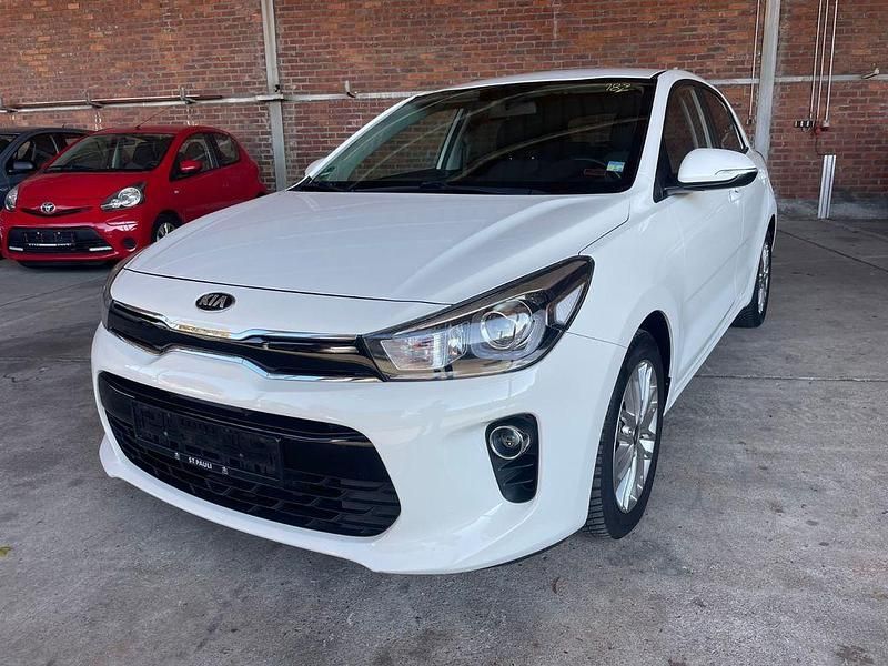 Weiß Gebraucht 2019 Kia Rio DREAM-TEAM Edition Limousine | 8.499 € (Superpreis) - Bild 1/4