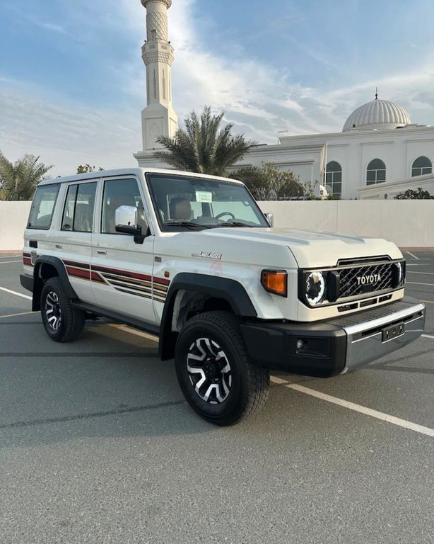 Weiß Neu 2025 Toyota Land Cruiser Luxury SUV | 89.990 € - Bild 1/4